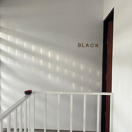 Mr Black & Ms White -Self Check In Accommodation بانكوك المظهر الخارجي الصورة