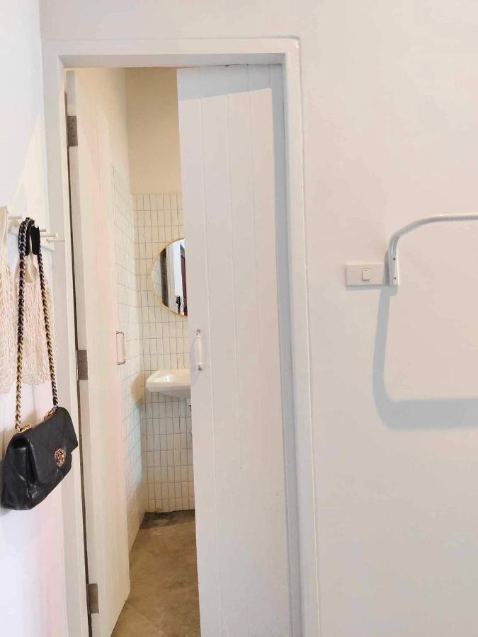 Mr Black & Ms White -Self Check In Accommodation بانكوك المظهر الخارجي الصورة